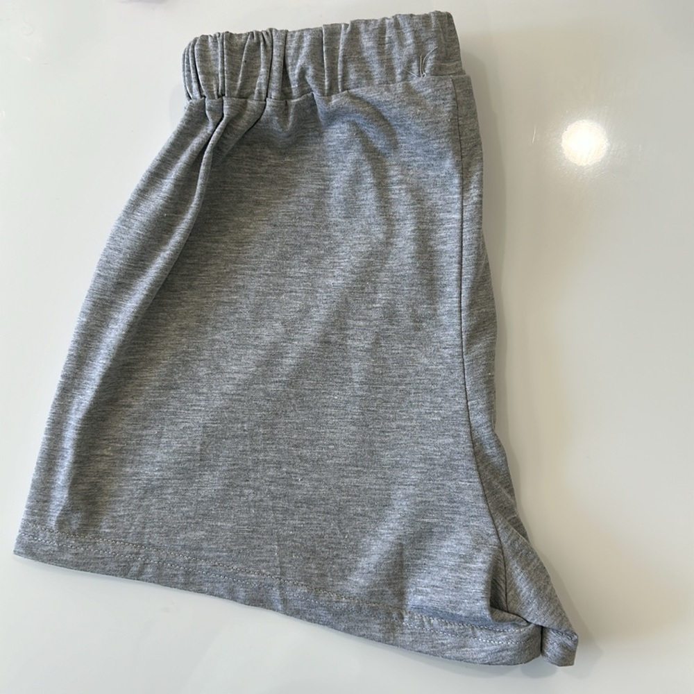 Drawstring elastic waist shorts